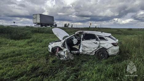 В Омской области столкнулись две легковушки — пострадали двое детей