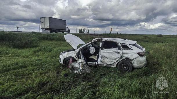 В Омской области столкнулись две легковушки — пострадали двое детей