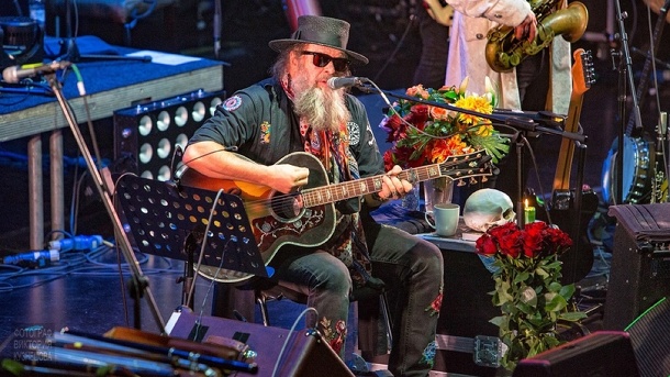 Журналист Шахназаров посоветовал музыканту Борису Гребенщикову уйти со сцены