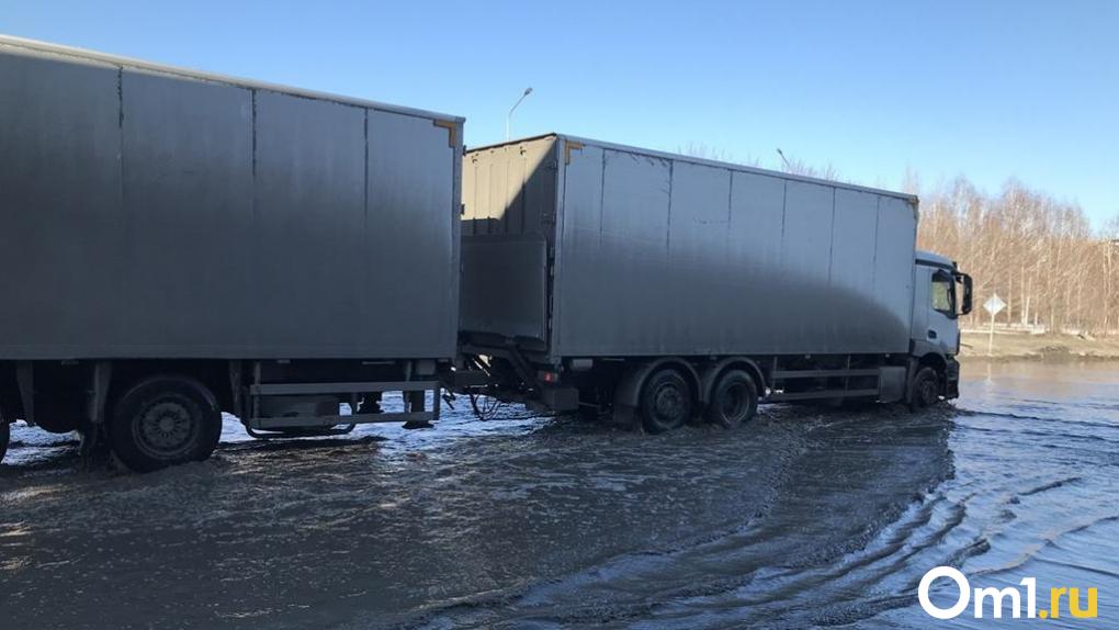 На трассе Тюмень – Омск вновь перекрыли движение для грузового транспорта