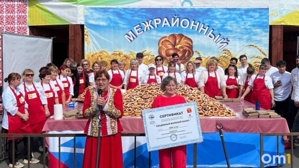 Гастрономический рекорд: омские повара приготовили 3000 калачей