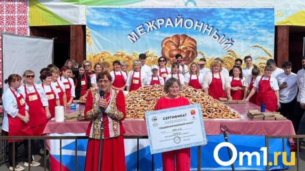 Гастрономический рекорд: омские повара приготовили 3000 калачей
