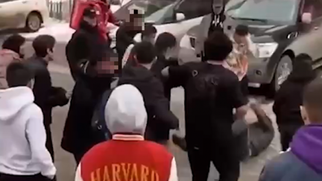 Напали из-за ссоры в соцсетях: новосибирские полицейские ищут подростков за массовое избиение сверстника