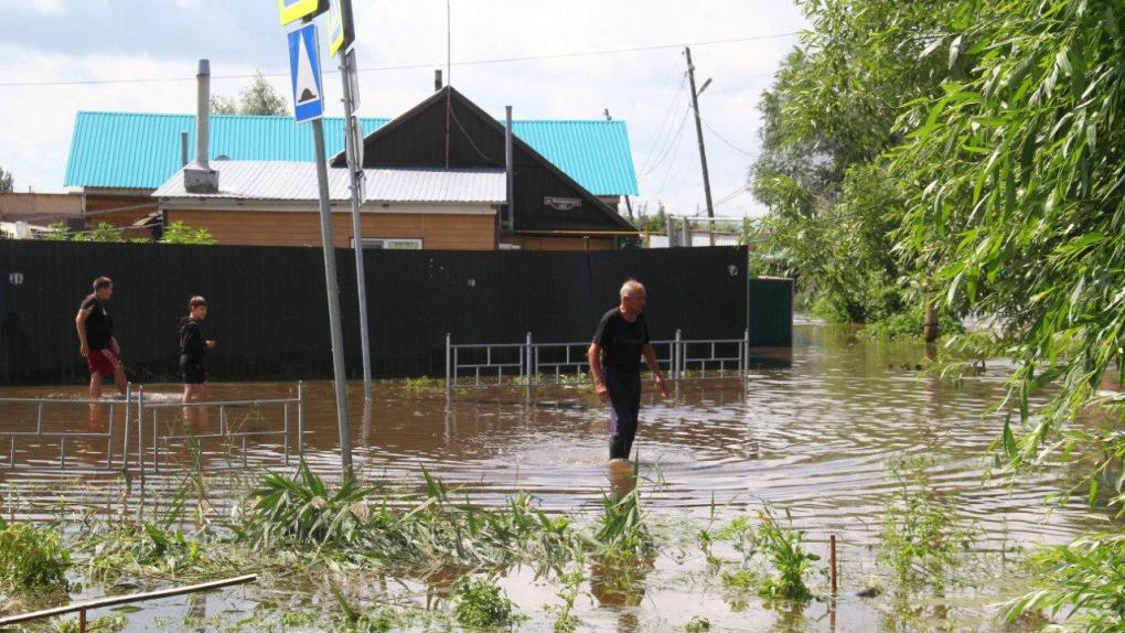 Мэр Омска Шелест объяснил, почему дома на Левом берегу остаются подтопленными