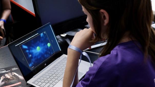 Почти 700 школьников Омской области бесплатно получают IT-специальности в Университете «Синергия»