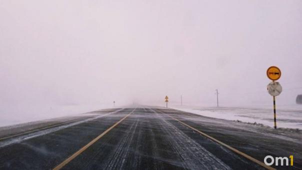 Берегите автомобиль и жизнь: снегопад превратил дороги Новосибирска в каток