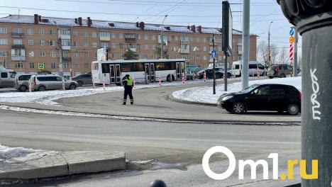 На Ленинградском мосту случилось массовое ДТП с участием шести автомобилей