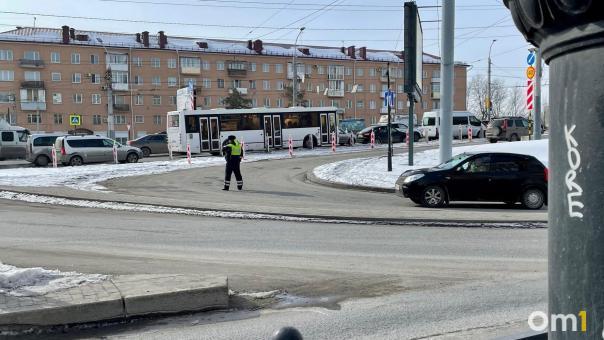 На Ленинградском мосту случилось массовое ДТП с участием шести автомобилей