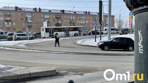 На Ленинградском мосту случилось массовое ДТП с участием шести автомобилей