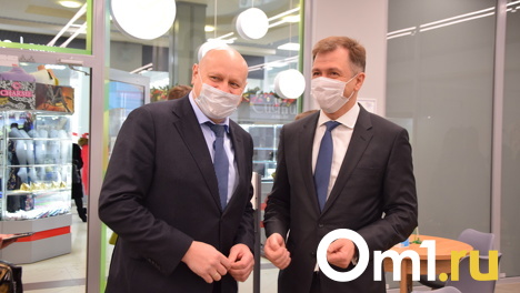 Мэр Омска Сергей Шелест оценил обновлённый офис Сбера