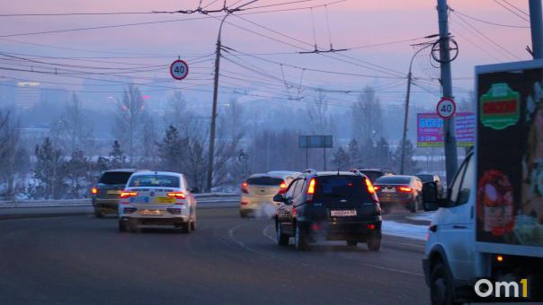 На омских мостах установили камеры, которые фиксируют непристёгнутых водителей