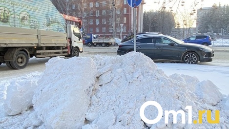 Лучше гололёд, чем снежная каша и грязь? Омичи раскритиковали уборку улиц в городе