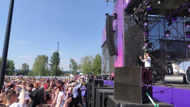 После двухчасовой задержки фестиваль «Черника Music Fest» начался в Новосибирске