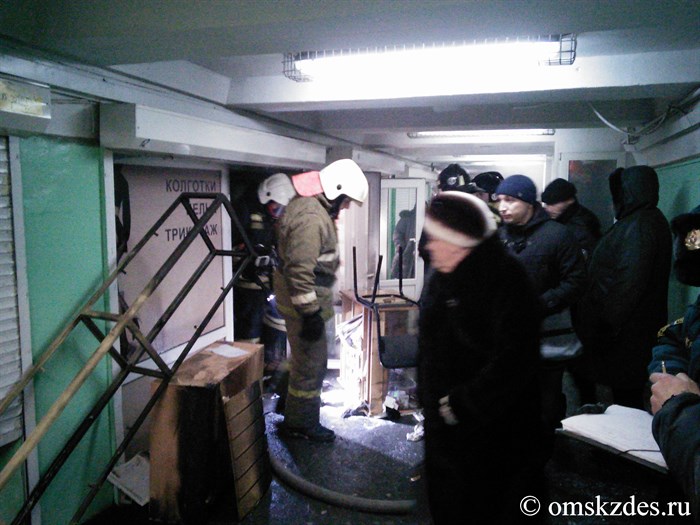 В центре Омска загорелся киоск в подземном переходе
