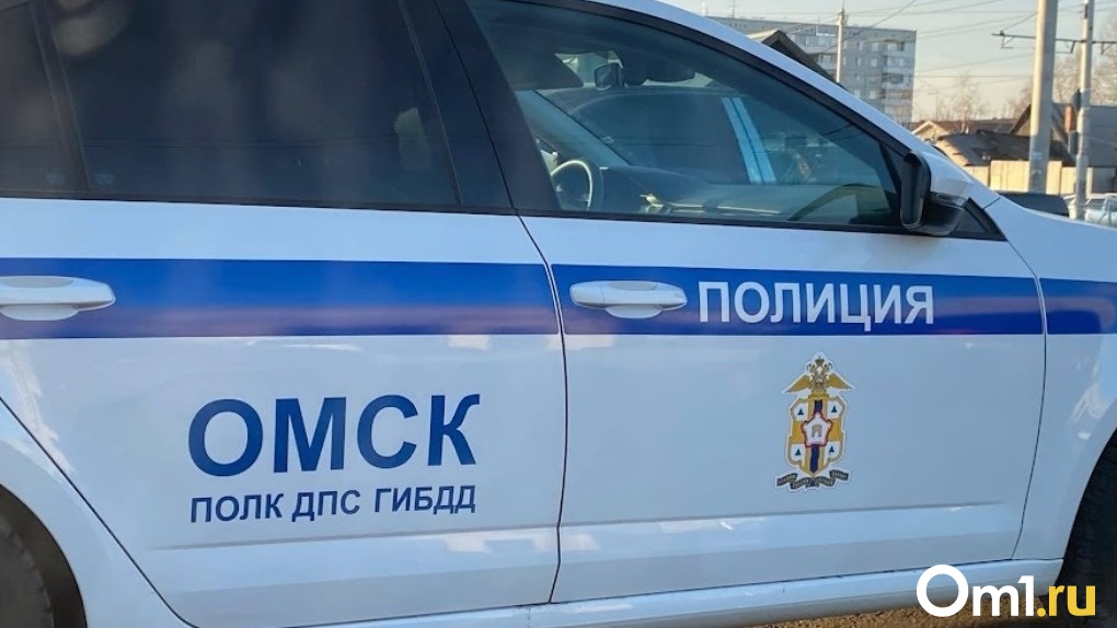 Под Омском задержали пьяного таксиста с пассажирами в машине