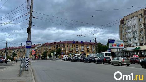 В Омске продолжается снос незаконных киосков на остановке «Кристалл»