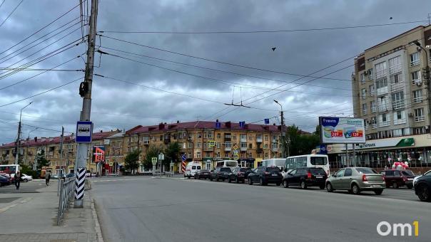В Омске продолжается снос незаконных киосков на остановке «Кристалл»