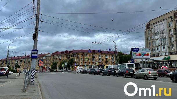 В Омске продолжается снос незаконных киосков на остановке «Кристалл»