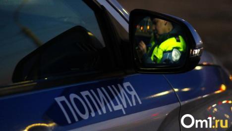 Два омских школьника выполняли опасные трюки на мотоциклах без прав