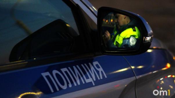 Два омских школьника выполняли опасные трюки на мотоциклах без прав