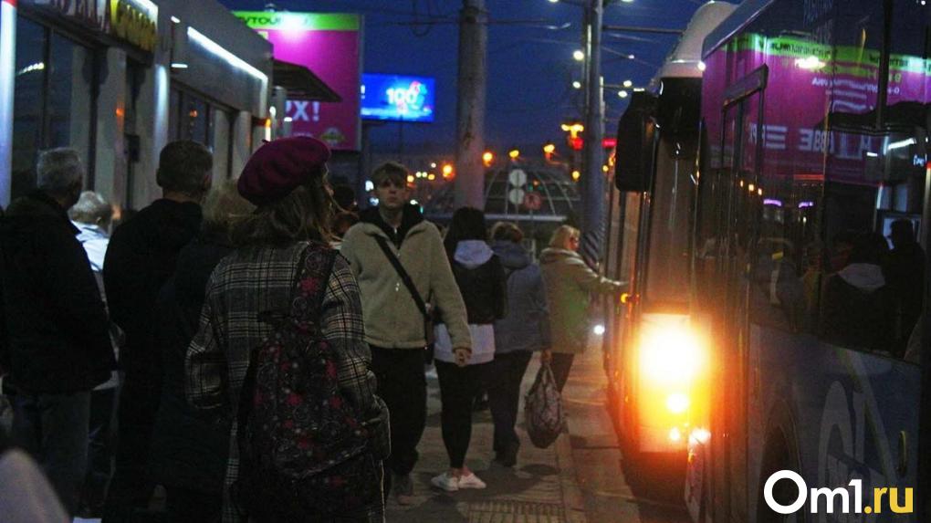 В мэрии посчитали выгоду при повышении платы за проезд в общественном транспорте Омска