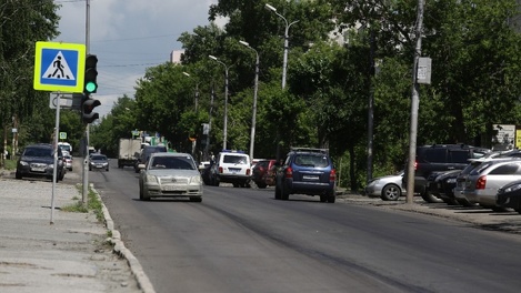 В Новосибирске досрочно отремонтируют участок дороги на улице Добролюбова