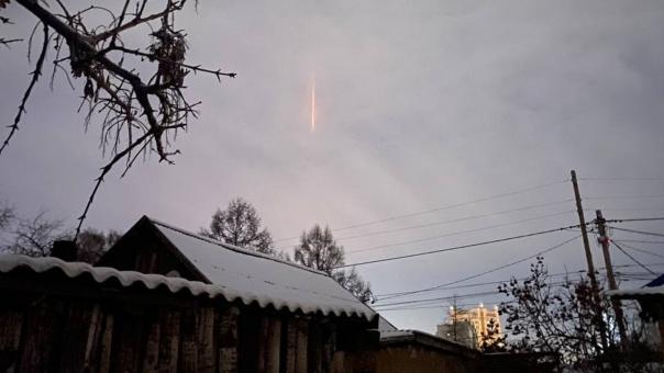 Неужели инопланетяне: омичей смутил ярко-оранжевый столб в небе