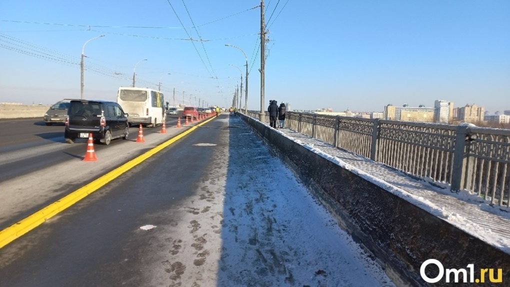 Пробки в выходной день: омичи жалуются на дорожную обстановку из-за перекрытия Ленинградского моста
