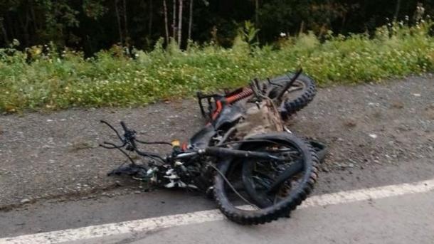 В ночной аварии на севере Омской области погиб 17-летний мотоциклист