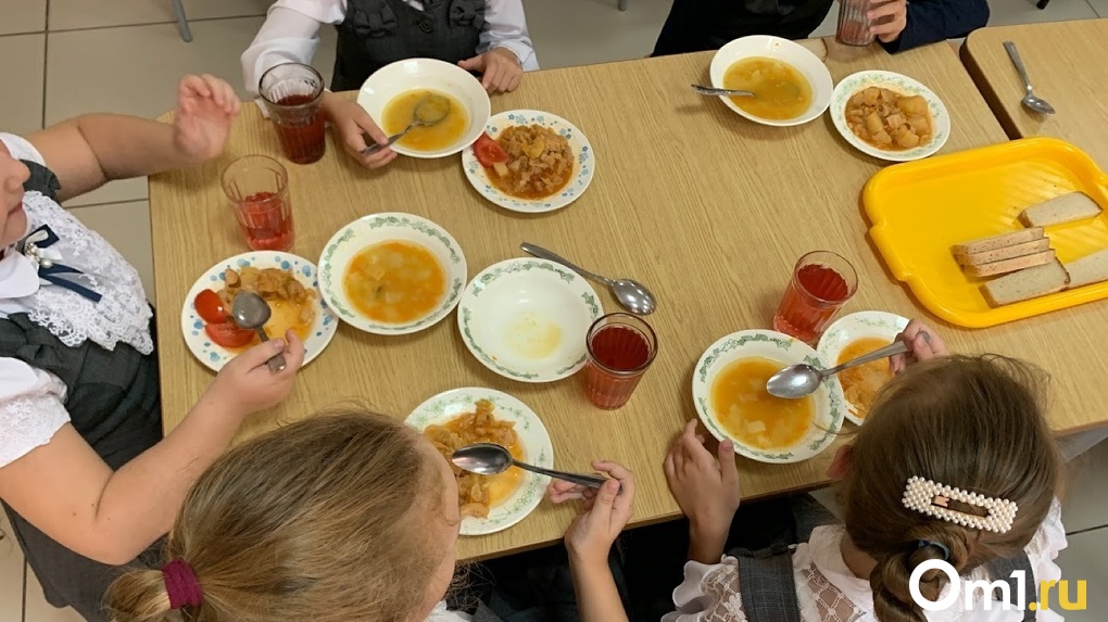 Омских школьников кормили просрочкой и непроверенными продуктами