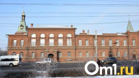 Здание Омского Горсовета спасают от падения в Омь