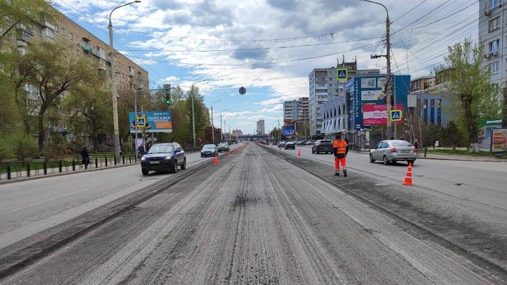 В Омске приступили к ремонту улицы Красный Путь