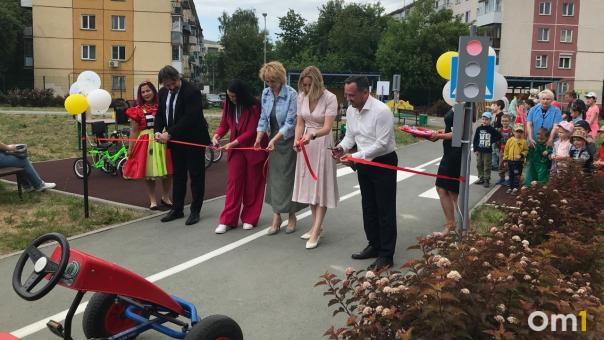 Детский автогородок открылся в новосибирском центре «Олеся»