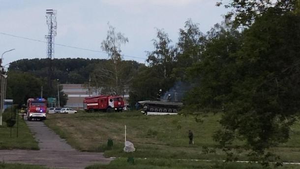 Вандалы подожгли танк Т-62 в парке Победы в Бердске