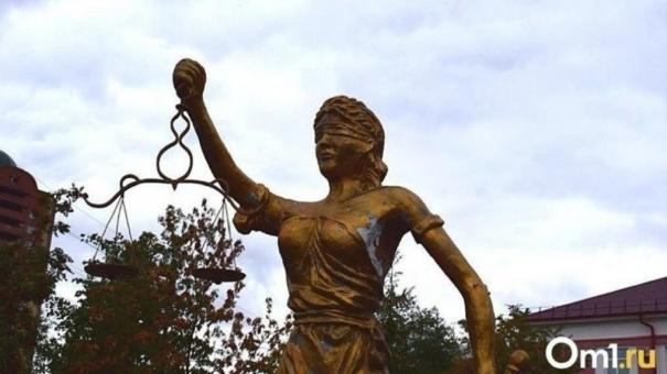В Бердске судят директора муниципального учреждения за падение аварийного дерева