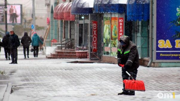 В Омске ужесточили правила уборки снега возле зданий
