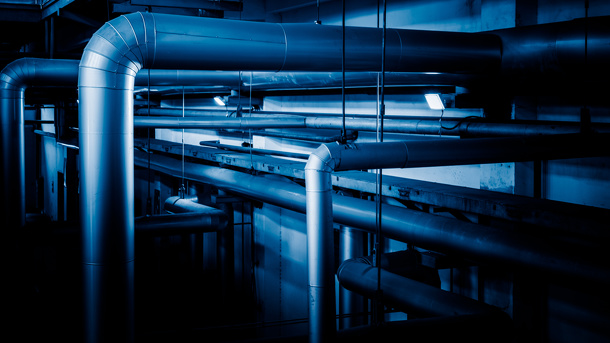 «Задыхаются от смрада»: новосибирцы пожаловались на фонтан фекалий в подвале жилого дома. ВИДЕО