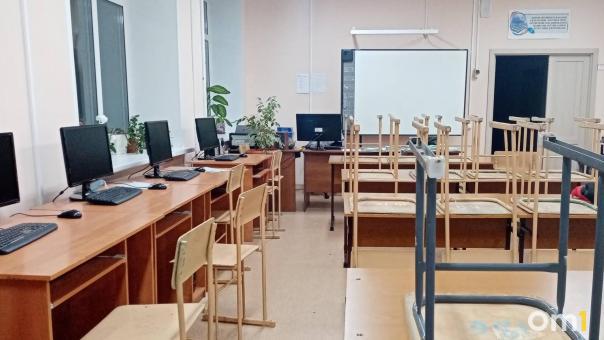 В Омске продолжают закрывать школы и детсады на карантин