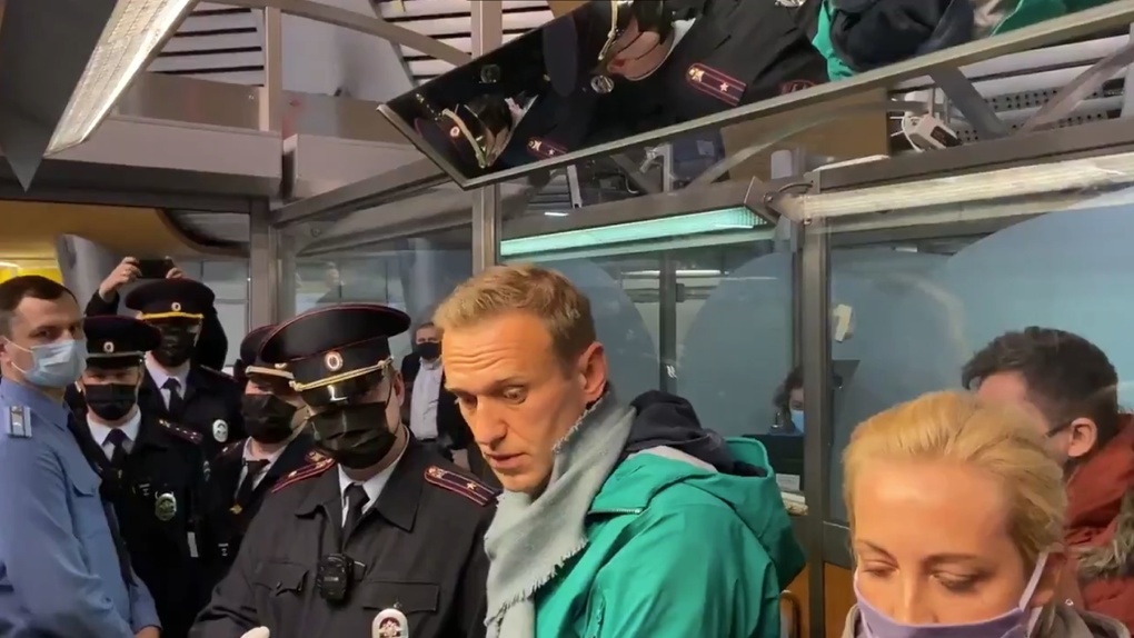Из Омска в тюрьму. В Москве задержали Алексея Навального (ОБНОВЛЯЕТСЯ)