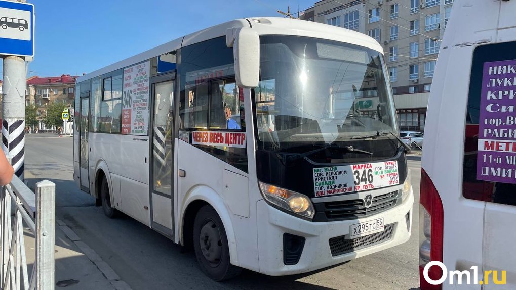 Омский перевозчик купил 12 автобусов, чтобы вернуть свой маршрут в центр города