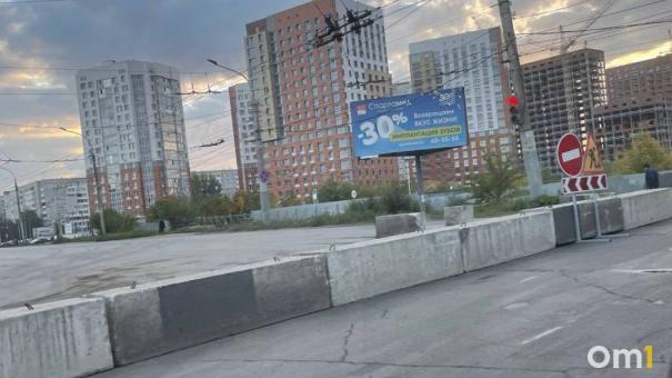 В Омске из-за перекрытия бульвара Архитекторов изменили маршруты общественного транспорта