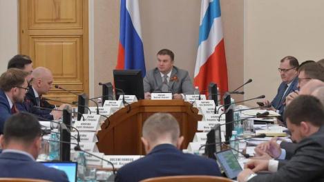 Виталий Хоценко поручил подготовить городские кладбища к Родительскому дню