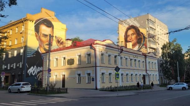 Музей космонавтики в Новосибирске украсили масштабные муралы