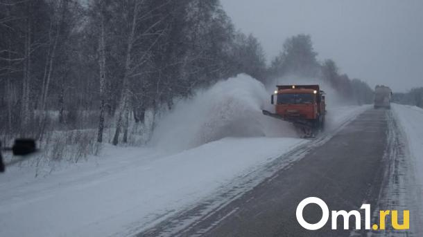 За сутки в Омске убрали около 1 400 кубометров снега