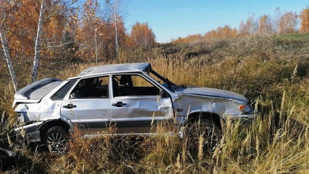 В автомобиле, перевернувшемся на омской трассе, погиб пассажир