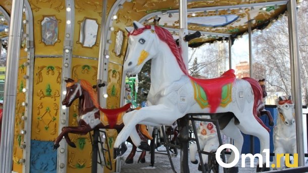 Омские парки сократили время работы аттракционов из-за погоды