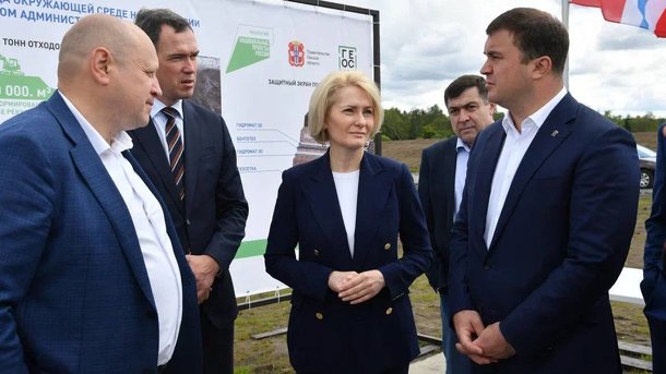 Абрамченко, Хоценко и Шелест проинспектировали омскую свалку, которая станет парком