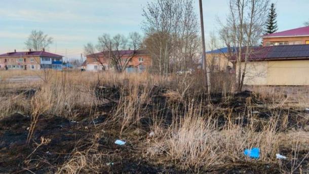 В Омской области школьники подожгли сухую траву и устроили пожар