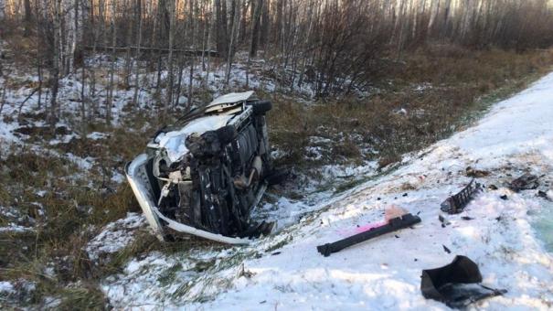 Три женщины оказались в больнице после лобовой аварии на омской трассе