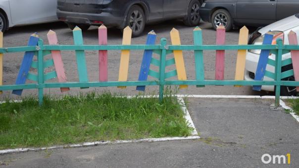 В Омске может обвалиться дорога на улице Октябрьской